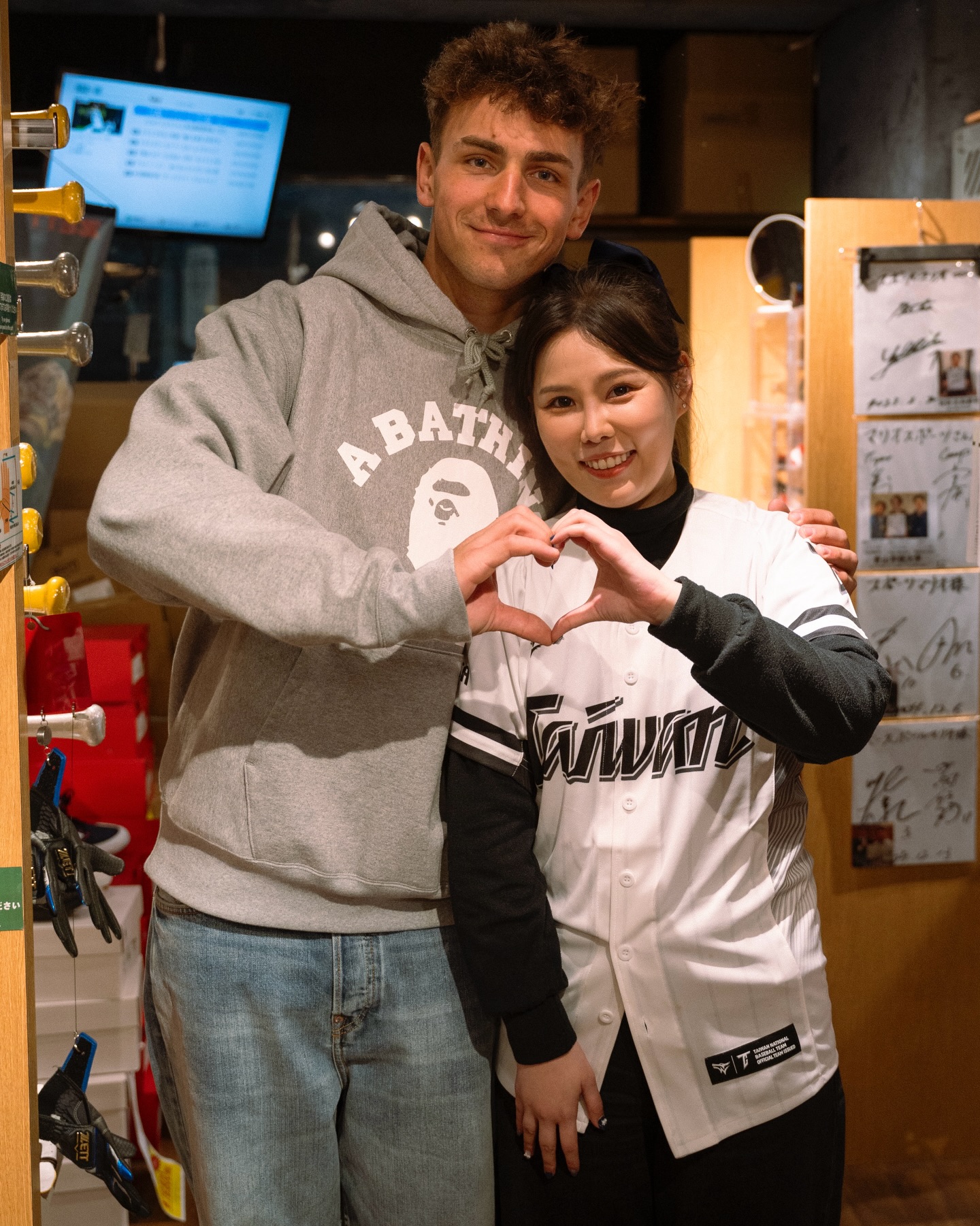 Met a familiar face from yesterday’s SOLD OUT stands in Tokyo Dome. 🇨🇿🫶🏻🇹🇼 Thank you for your support!

#baseballczech #wbc2026