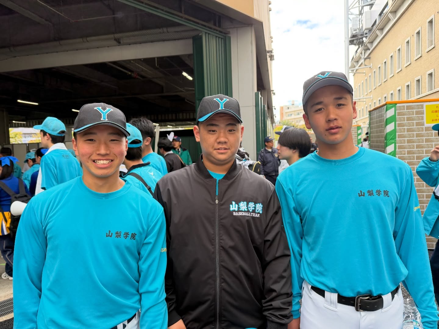 次は君たちの出番👍👍

いつ会っても可愛い子供達😊

顔晴れ‼️

#山梨学院高校 
#第98回選抜高等学校野球大会 
#関メディベースボール学院