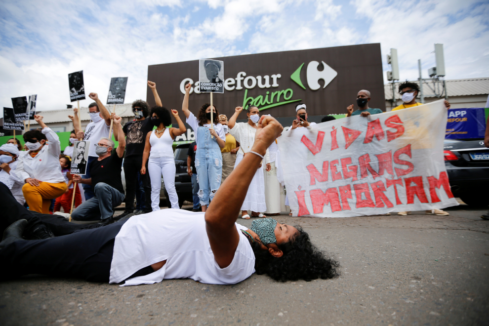 巴西黑人覺醒日悲劇 家樂福衝突引爆示威潮