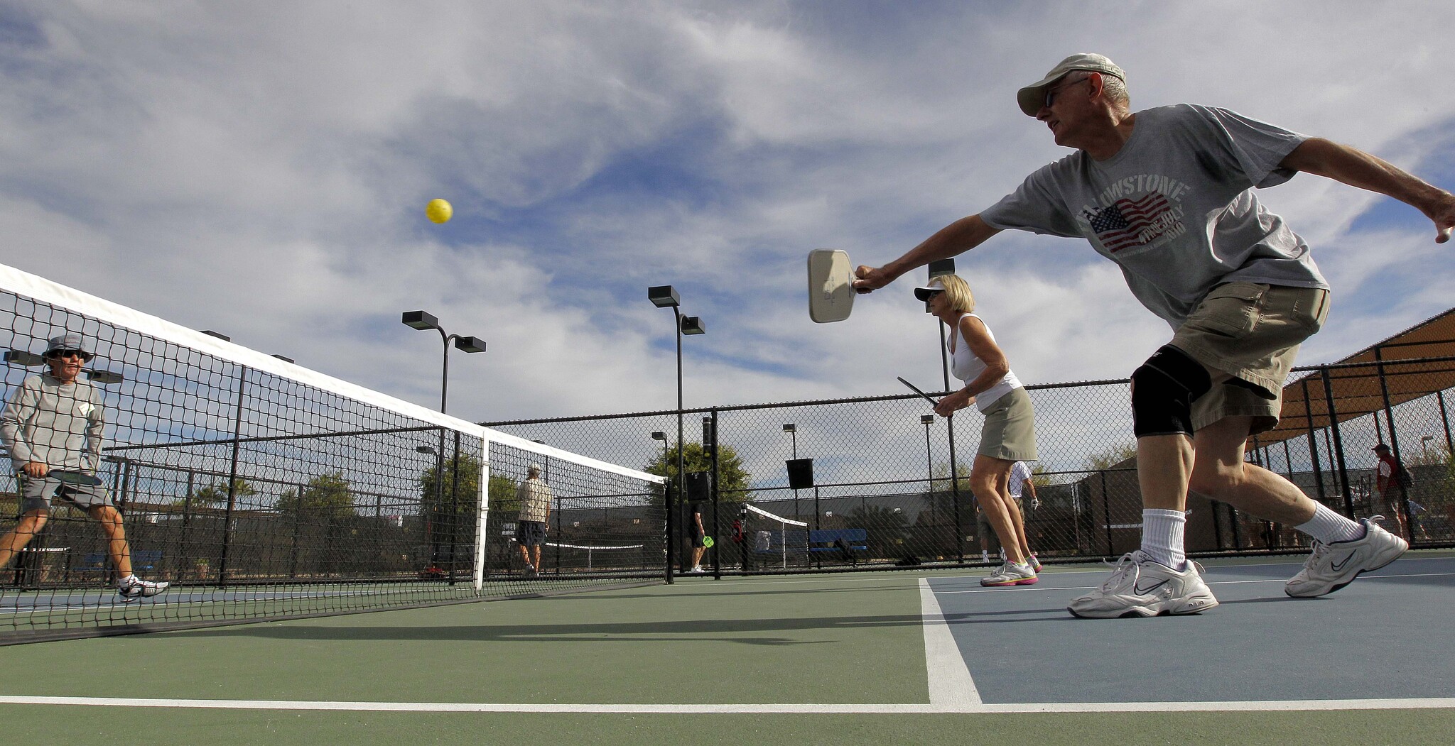 網球羽球桌球混血兒 「匹克球」旋風席捲全美